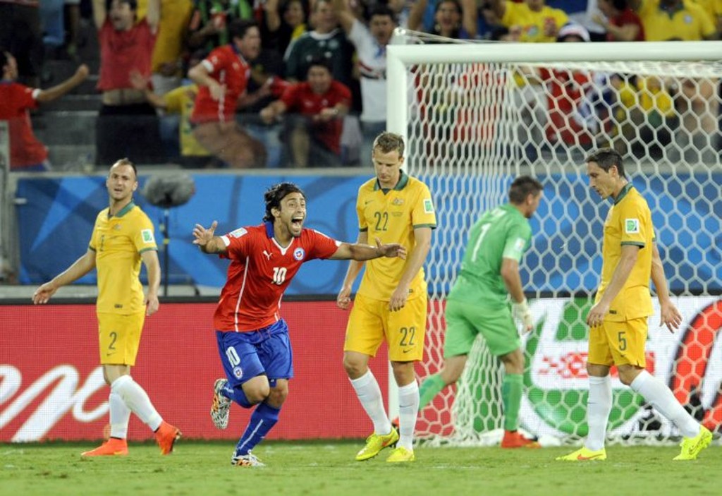 Valdívia comemora o segundo gol do Chile, que levou à cochilada do time contra a Austrália