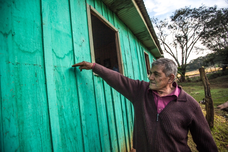 Na casa de João Batista de Lima, na zona rural de Goioxim, a água chegou a 1,6 metro | Brunno Covello/Gazeta do Povo