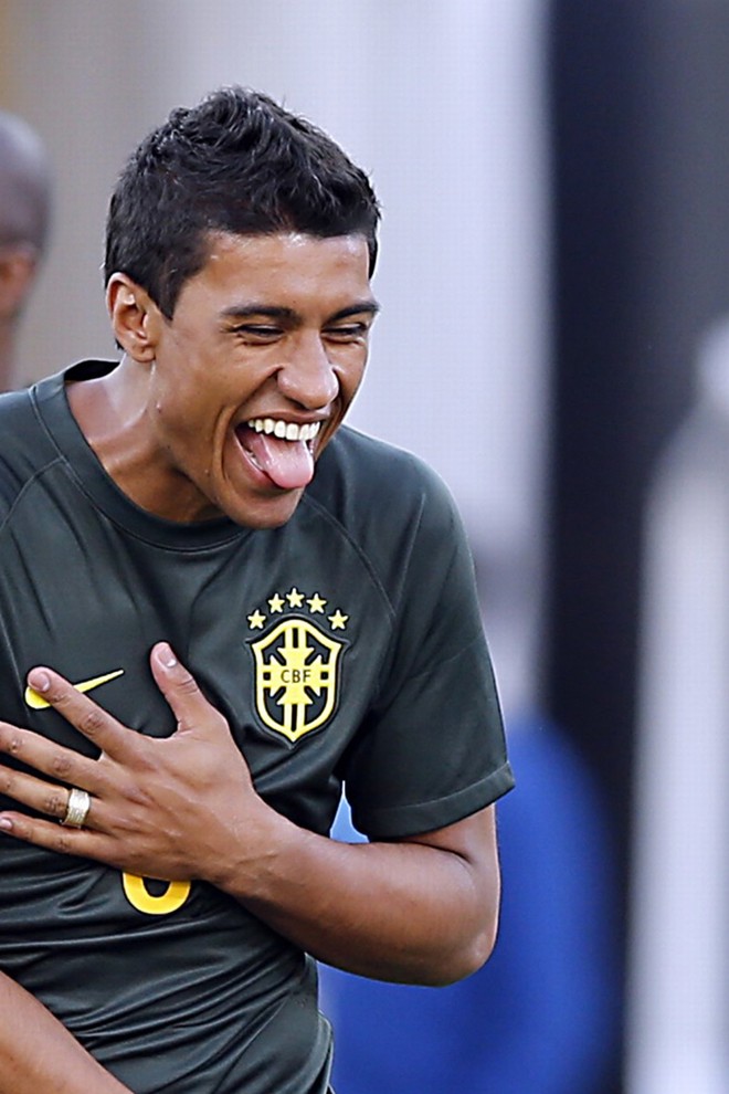 Paulinho entrou em clima de descontração no treino do Brasil na Arena Corinthians | 