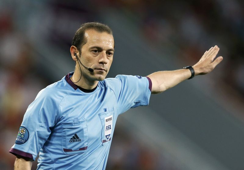 O árbitro turco Cuneyt Cakir apitará o jogo entre Brasil e México | REUTERS/Michael Dalder