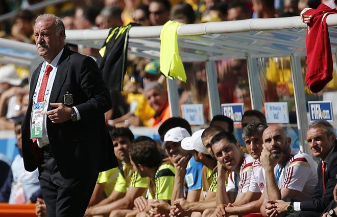 Técnico da Espanha Vicente del Bosque durante partida na Arena da Baixada |