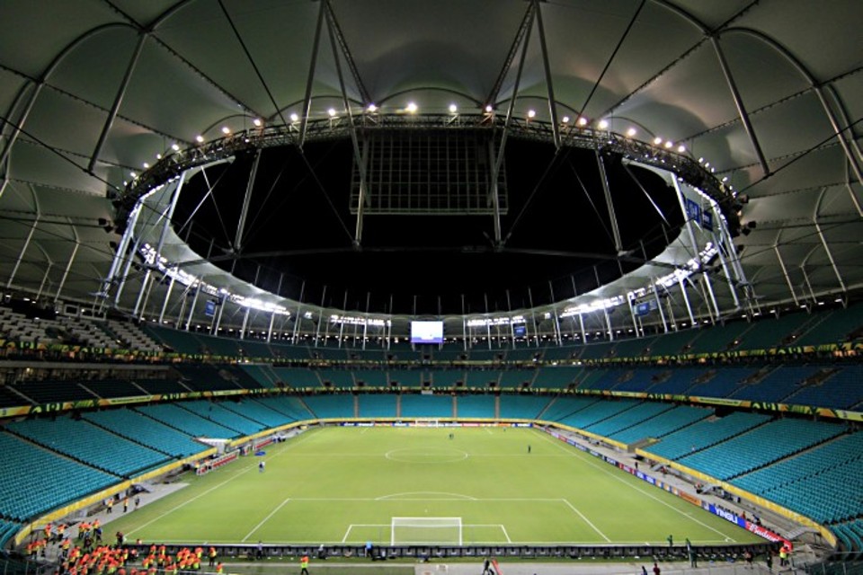 Governo garante abastecimento adequado de energia nos estádios Arena Fonte Nova, um dos estádios da Copa, iluminada | Albari Rosa/Gazeta do Povo