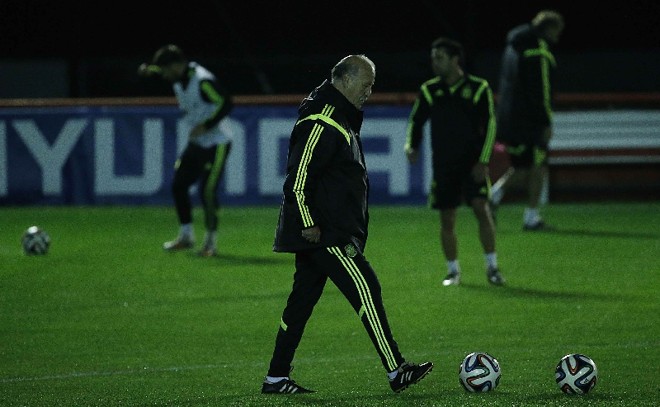 Del Bosque em treino melancólico no CT do Caju |