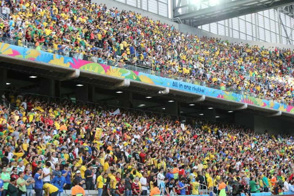 Curitibanos aproveitaram os jogos na Arena da Baixada para entrarem no clima da Copa | Daniel Castellano / Gazeta do Povo