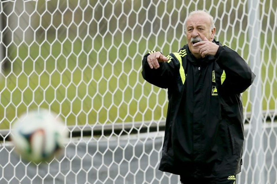 Técnico da Espanha, Vicente del Bosque, exige toques rápidos, mas para a frente | Reuters