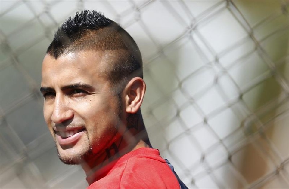 Astro do Chile, Vidal ainda se recupera de uma inflamação no joelho direito | 