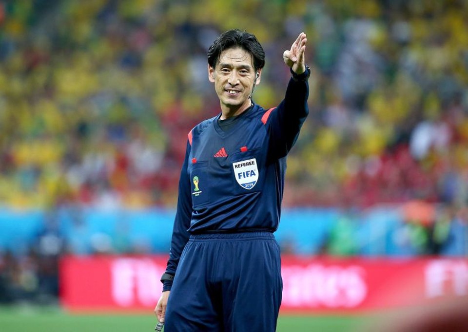 O juiz japonês Nishimura foi criticado pela marcação do pênalti sobre Fred na partida entre Brasil e Croácia | EFE / Diego Azubel