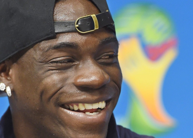Balotelli quer beijo da Rainha Elizabeth por vitória contra a Costa Rica | Reuters