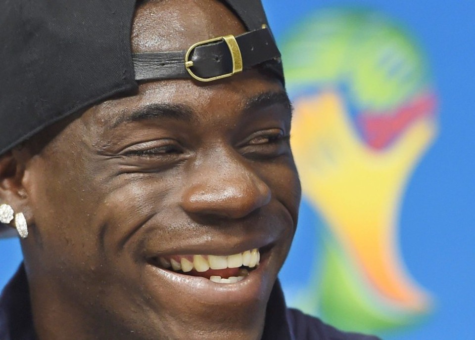 Balotelli quer beijo da Rainha Elizabeth por vitória contra a Costa Rica | Reuters