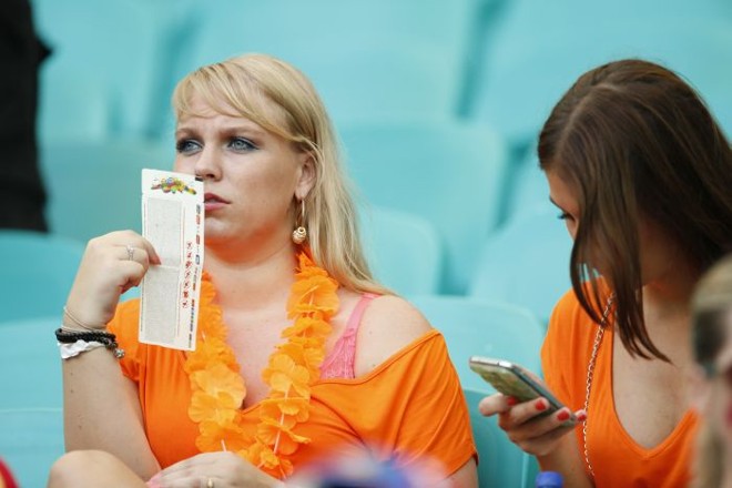 Torcedoras da Holanda no confronto com a Espanha na Fonte Nova | 