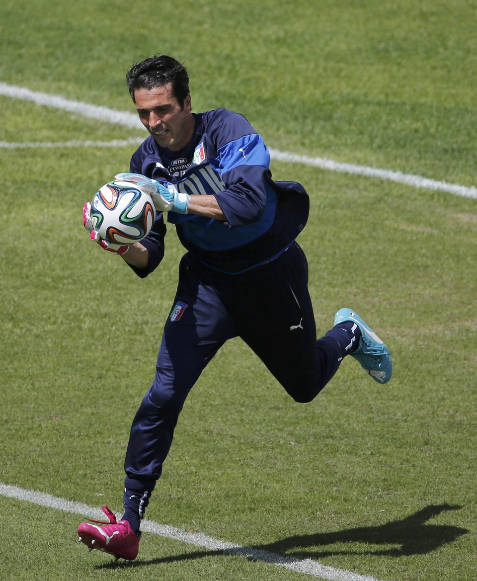Buffon em treino da Itália | Carlos Barria/Reuters