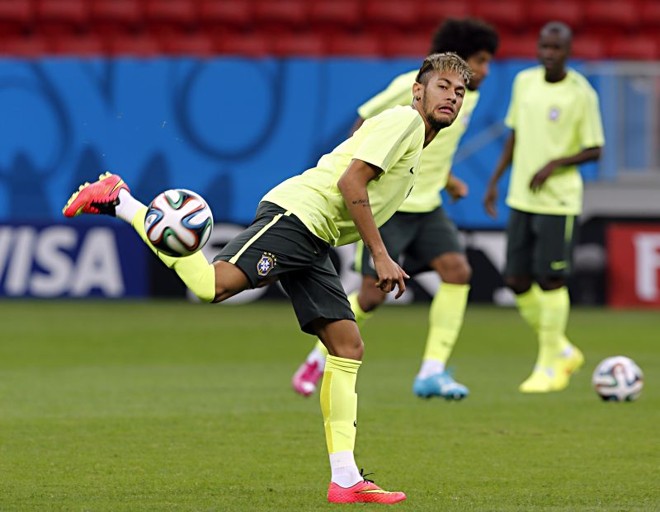 Neymar no treino deste domingo |