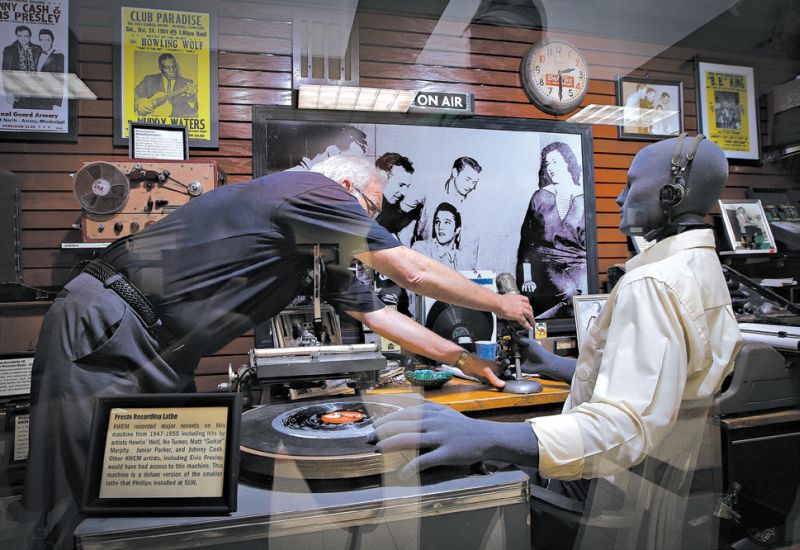 Modelo de estúdio de rádio onde Elvis e Johnny Cash se apresentavam | Lance Murphey para The New York Times