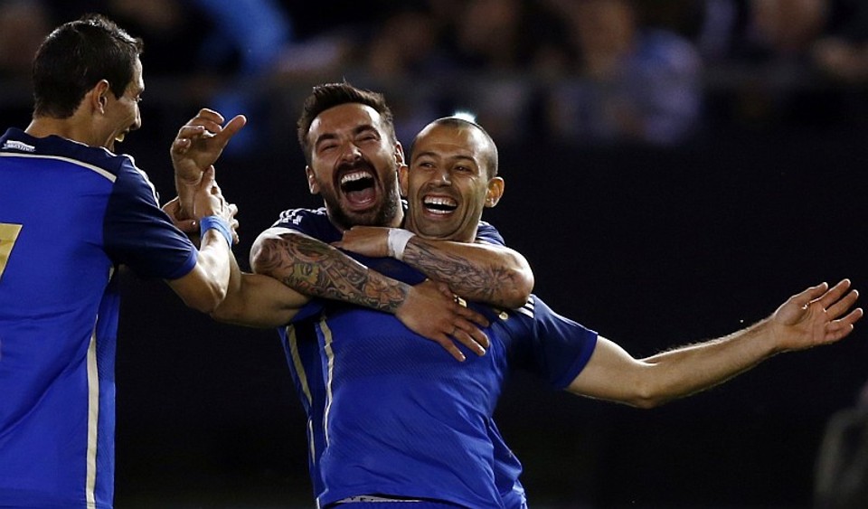 Mascherano acha que Argentina deve jogar como campeã, mas que chegar entre os quatro seria uma vitória | Marcos Brindicci / Reuters