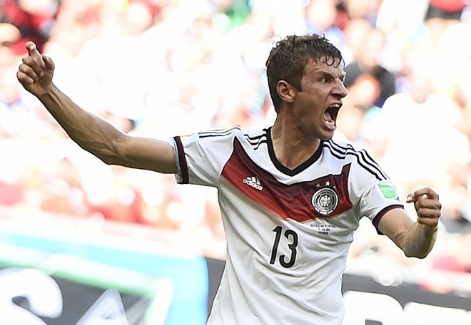 Thomas Müller em dia de Cristiano Ronaldo:Quem esperava por um show do melhor do mundo Cristiano Ronaldo diante da Alemanha, viu Thomas Müller assumir o protagonismo. O atacante alemão marcou três vezes na goleada por 4 a 0 e ainda motivou a expulsão do zagueiro Pepe, ainda no primeiro tempo. |