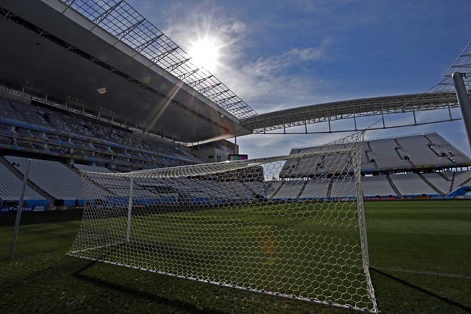 As redes do Itaquerão já estou colocadas. Estádio recebe jogo entre times sub-17 e sub-20 neste domingo. | 
