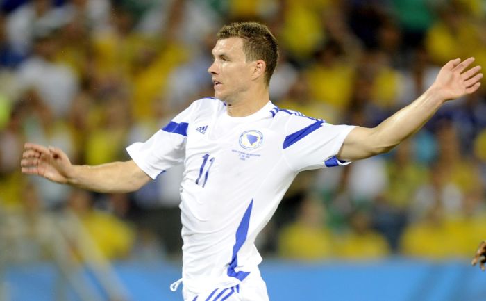 Dzeko teve um gol anulado no jogo contra a Nigéria: revolta. | EFE/EPA/GERRY PENNY