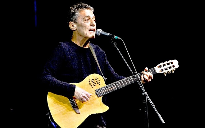 Chico Buarque, em apresentação do show Chico, no Guairão, em dezembro de 2011 |