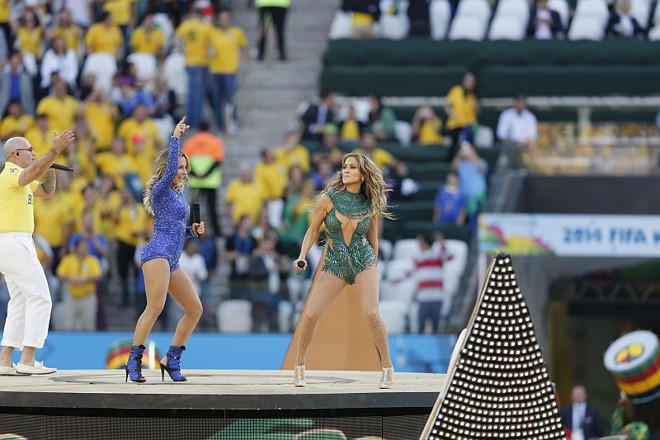 Os três cantores interpretaram o tema oficial da Copa | 