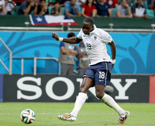 Moussa Sissoko, da Seleção Francesa de Futebol, faz o quinto gol contra a Suíça, garantindo a vitória do time |