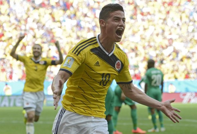 James Rodriguez comemora o gol da Colômbia contra Costa do Marfim |
