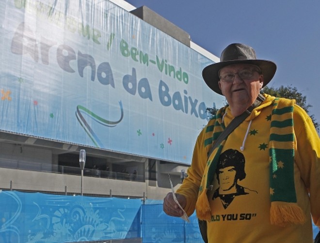 Torcedor australiano chega ao estádio |