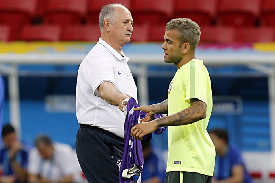 Felipão bancou a titularidade de Daniel Alves, que não mostrou bom desempenho até agora | Albari Rosa