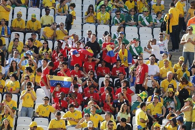 Torcedores venezuelanos, país que nunca jogou uma Copa, vieram conferir a abertura | 