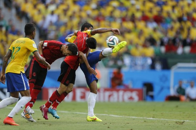 Jogo teve um primeiro tempo bastante truncado |