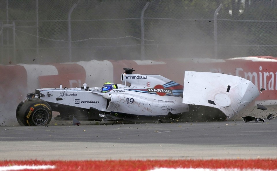 Sensação desbanca supremacia da Mercedes Massa errou na última volta da prova e bateu forte. Brasileiro precisou passar por exames | Mathieu Belanger/ Reuters