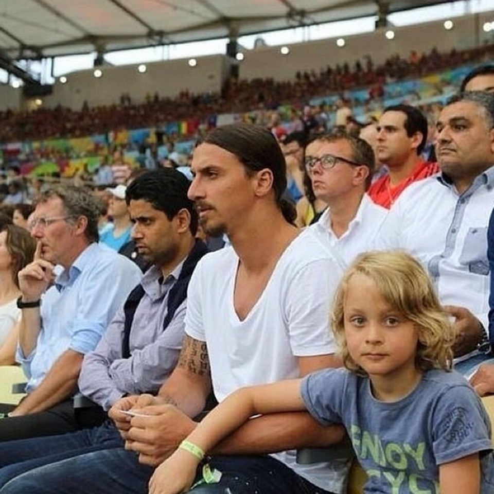 Ibrahimovic acompanhou a eliminação da campeã mundial Espanha diante do Chile | Divulgação/Instagram