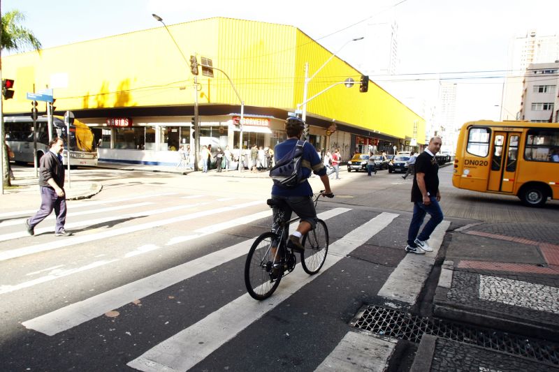 Respeito ao próximo é regra básica para conviver em paz no trânsito | Andre Rodrigues/Gazeta do Povo