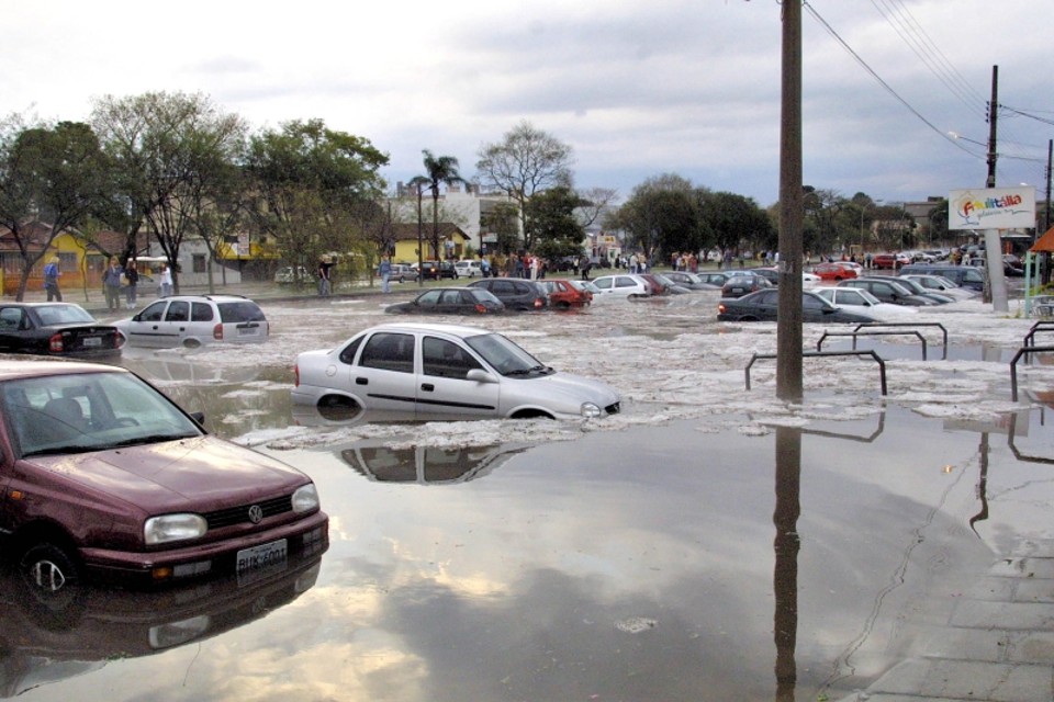 Curitiba, julho de 2003: 400.800 prejudicados | Luiz Costa/ Gazeta do Povo