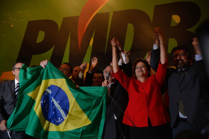 Presidente Dilma ao lado de lideranças peemedebistas durante a convenção nacional do partido | Fabio Rodrigues Pozzebom/Agência Brasil