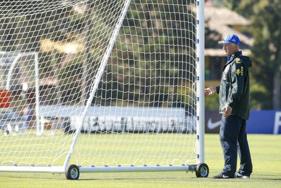 Bola parada é uma das preocupações de Felipão na reta final de preparação da seleção | Hugo Harada / Gazeta do Povo