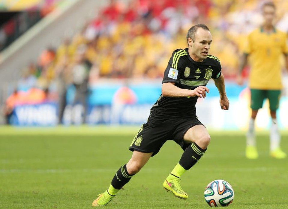 Iniesta lamentou a queda prematura da Espanha pela sua conta no Twitter | Giuliano Gomes / Gazeta do Povo