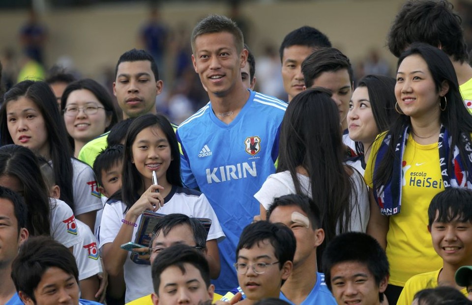 Honda acredita que o Japão chegará às quartas de final da Copa Destaque do Japão, Keisuke Honda diz que seleção pode até ir mais longe, apesar da dificuldade | Reuters
