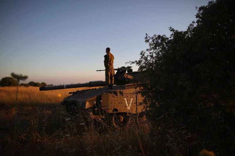 Soldado israelense faz vigilância dos limites com a Síria | Abir Sultan/Efe