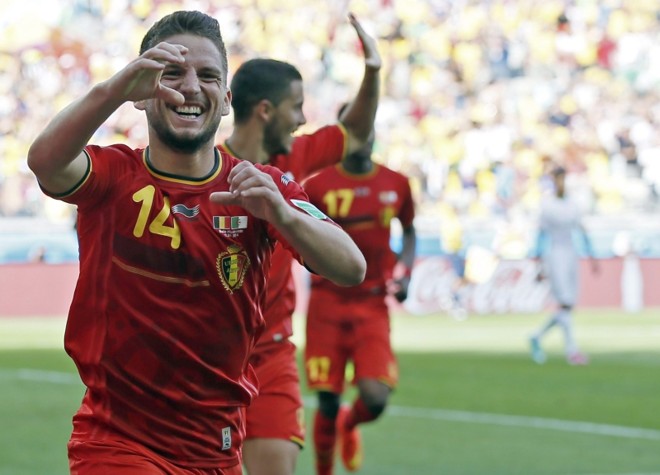Dries Mertens, da Bélgica, comemora gol que virou o placar contra a Argélia |