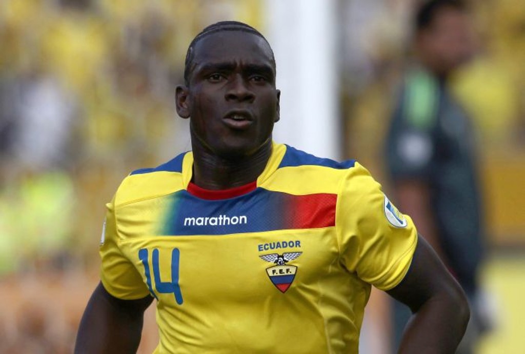 Segundo Castillo se contundiu após um choque com Luis Montes, do México, em amistoso do Equador