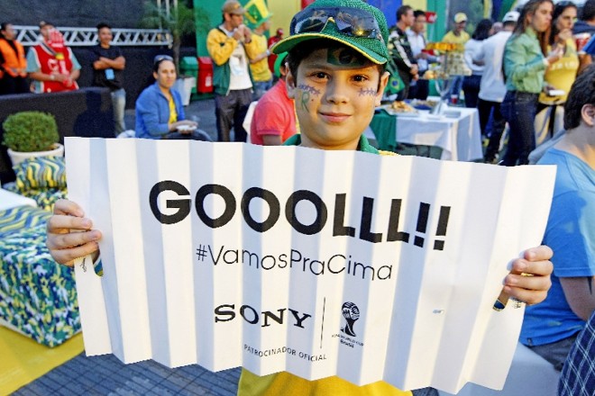 Cartaz distribuído pela Sony na Fan Fest de Curitiba: ação de marketing |
