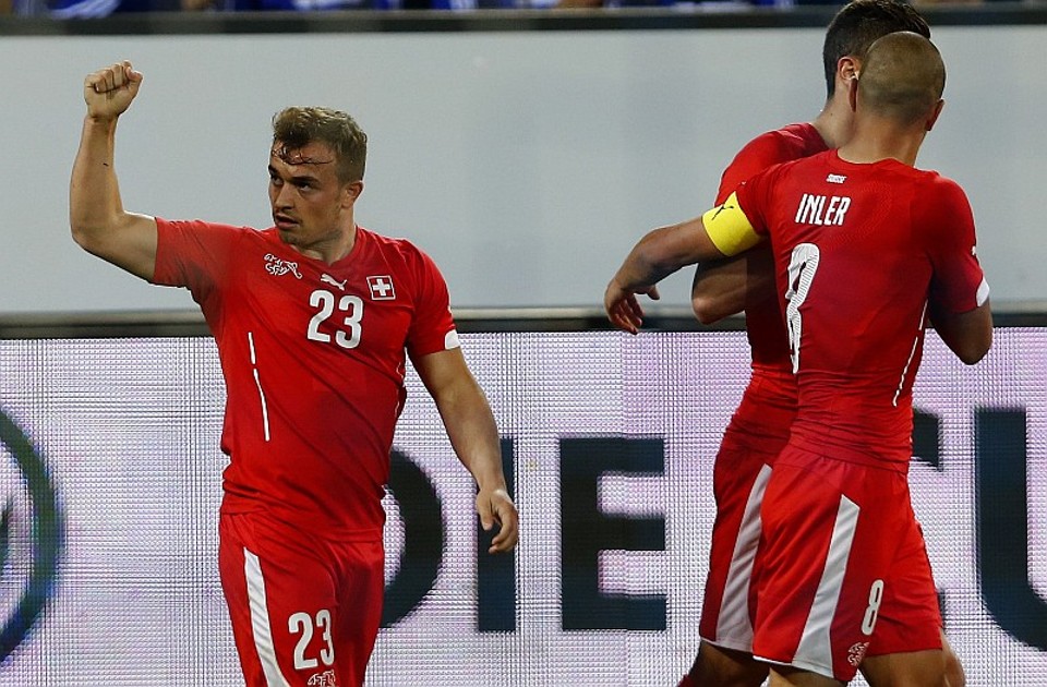 Shaqiri comemora o segundo gol suíço na difícil vitória sobre o Peru | Arnd Wiegmann / Reuters