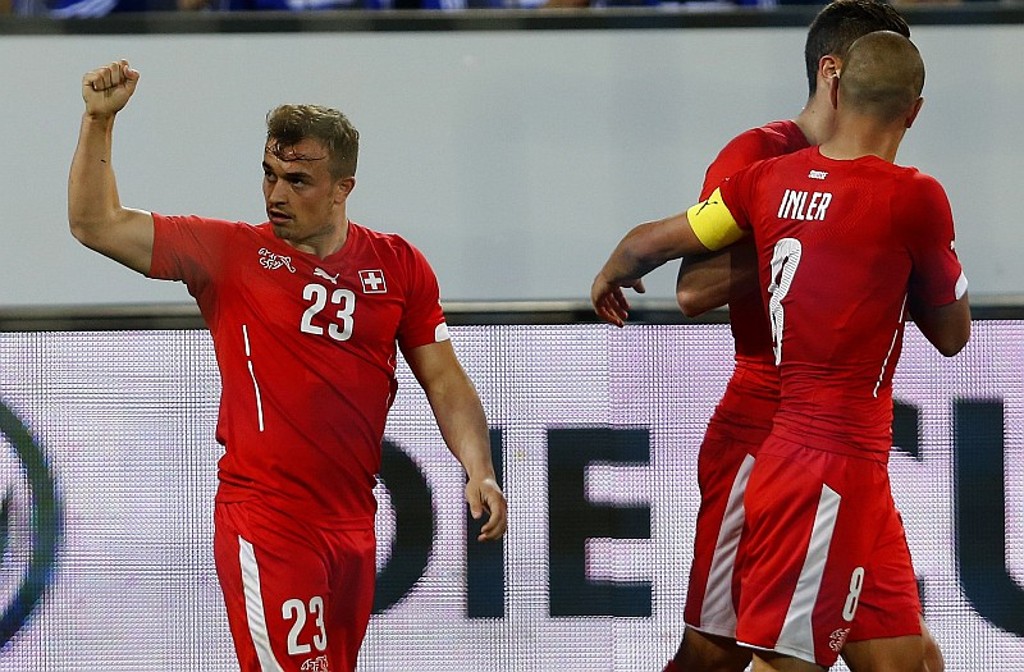 Shaqiri comemora o segundo gol suíço na difícil vitória sobre o Peru