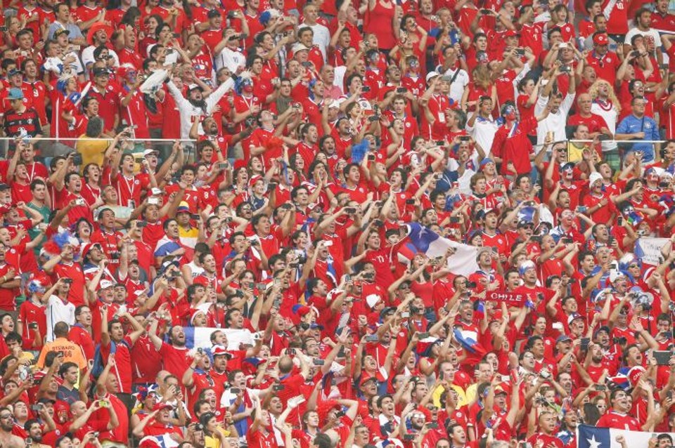Chilenos lotaram o Maracanã na vitória contra Espanha | Hugo Harada / Gazeta do Povo