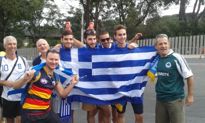 Gregos estarão em minoria no Mineirão. Este grupo vai assistir partidas em quatro cidades diferentes ao longo do mundial | 