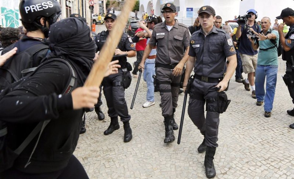 Confrontos entre manifestantes e PMs foram observados pela manhã. | EFE/ Abedin Taher Kenareh