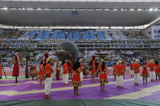 Dançarinos de coco, ritmo criado no quilombo de Palmares. Abertura homenageou danças de várias regiões do país | 