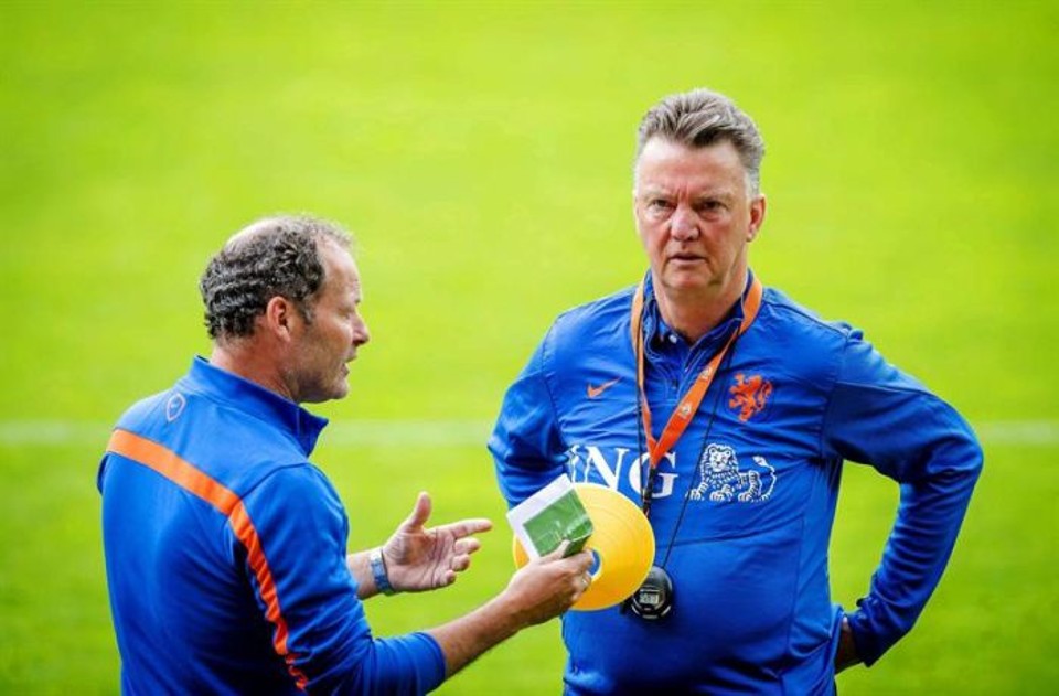 Técnico da Holanda, Louis Van Gaal conhece bem o elenco espanhol, já que reveou Xavi e Iniesta quando trabalhava no Barcelona | EFE