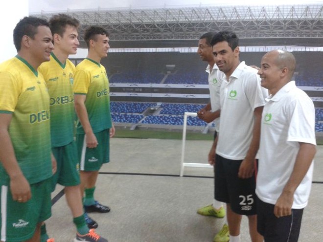 Taxistas e profissionais ocuparam uma mini-arena em brincadeira | Robson Martins