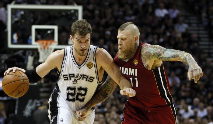Campeão da NBA pelo San Antonio Spurs, Tiago Splitter está confirmado na seleção para a disputa do Mundial | Reuters